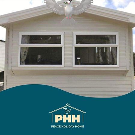 Exclusive 3 Bedroom Caravan, Sleeps 8 People At Parkdean Newquay Holiday Park, Cornwall, Uk エクステリア 写真