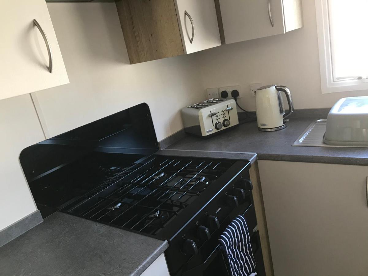 Exclusive 3 Bedroom Caravan, Sleeps 8 People At Parkdean Newquay Holiday Park, Cornwall, Uk エクステリア 写真