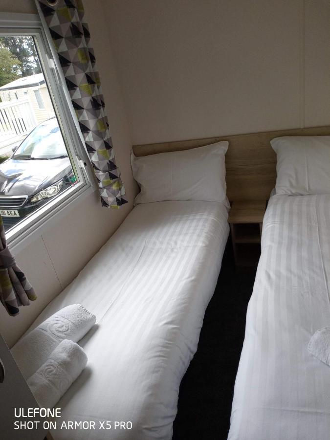 Exclusive 3 Bedroom Caravan, Sleeps 8 People At Parkdean Newquay Holiday Park, Cornwall, Uk エクステリア 写真