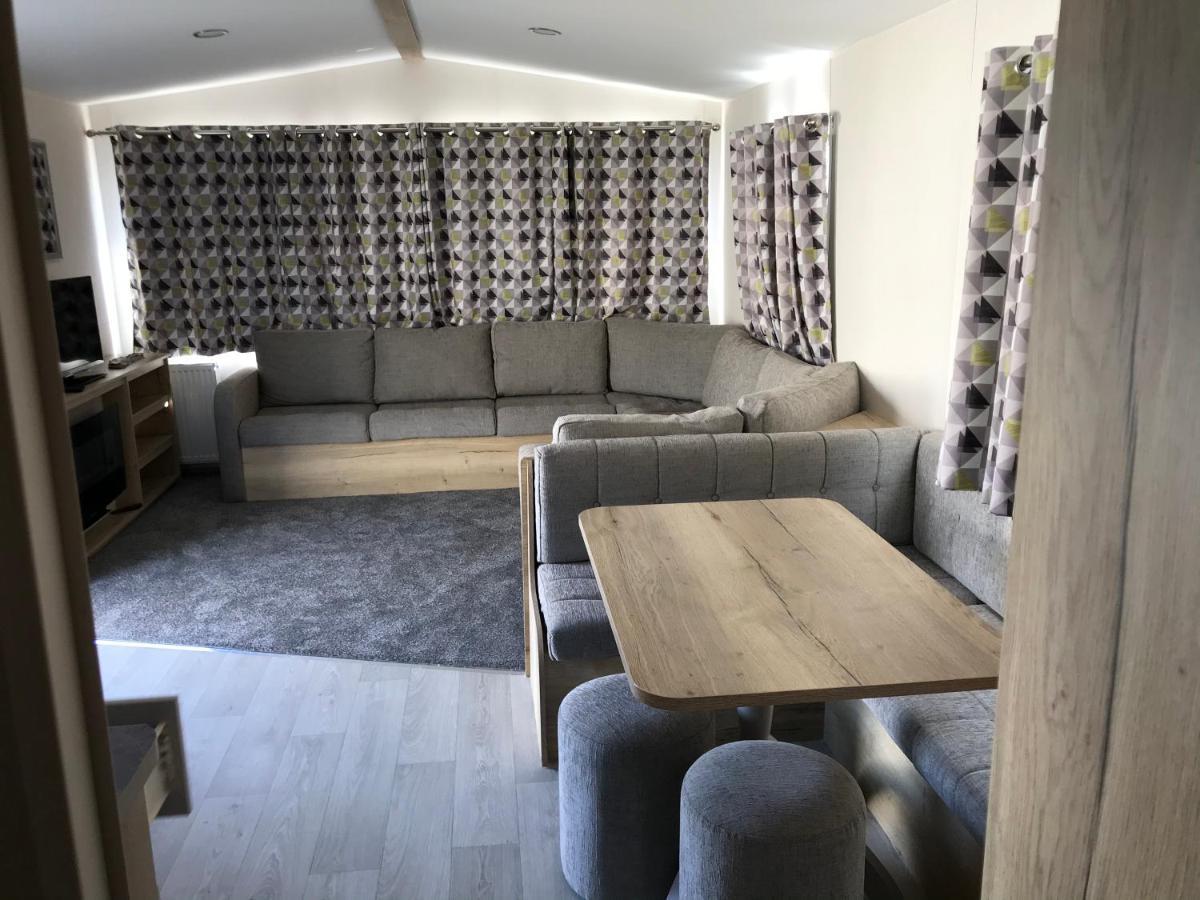 Exclusive 3 Bedroom Caravan, Sleeps 8 People At Parkdean Newquay Holiday Park, Cornwall, Uk エクステリア 写真