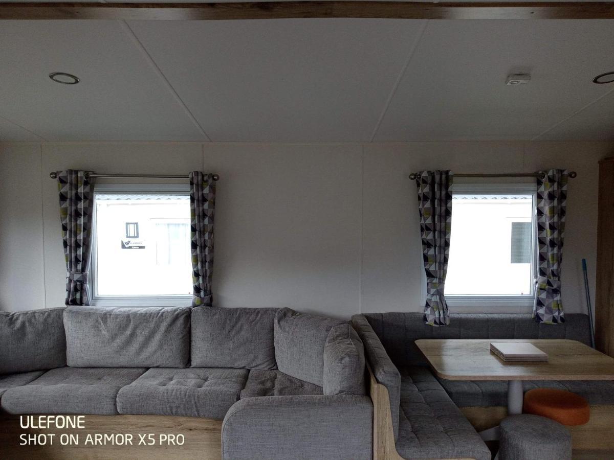 Exclusive 3 Bedroom Caravan, Sleeps 8 People At Parkdean Newquay Holiday Park, Cornwall, Uk エクステリア 写真