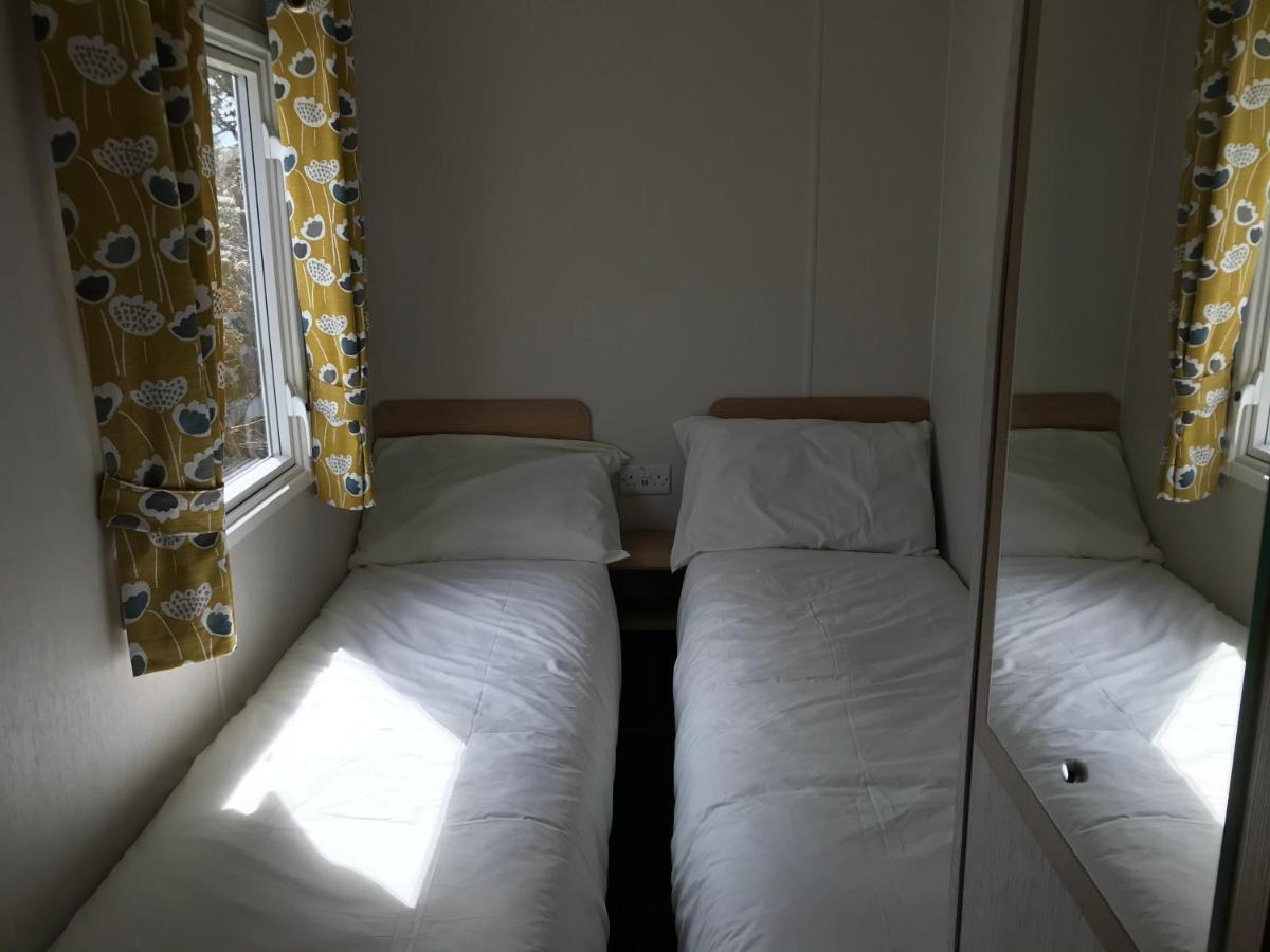 Exclusive 3 Bedroom Caravan, Sleeps 8 People At Parkdean Newquay Holiday Park, Cornwall, Uk エクステリア 写真
