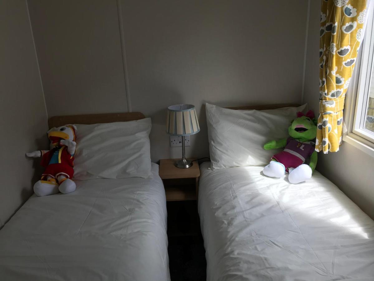 Exclusive 3 Bedroom Caravan, Sleeps 8 People At Parkdean Newquay Holiday Park, Cornwall, Uk エクステリア 写真