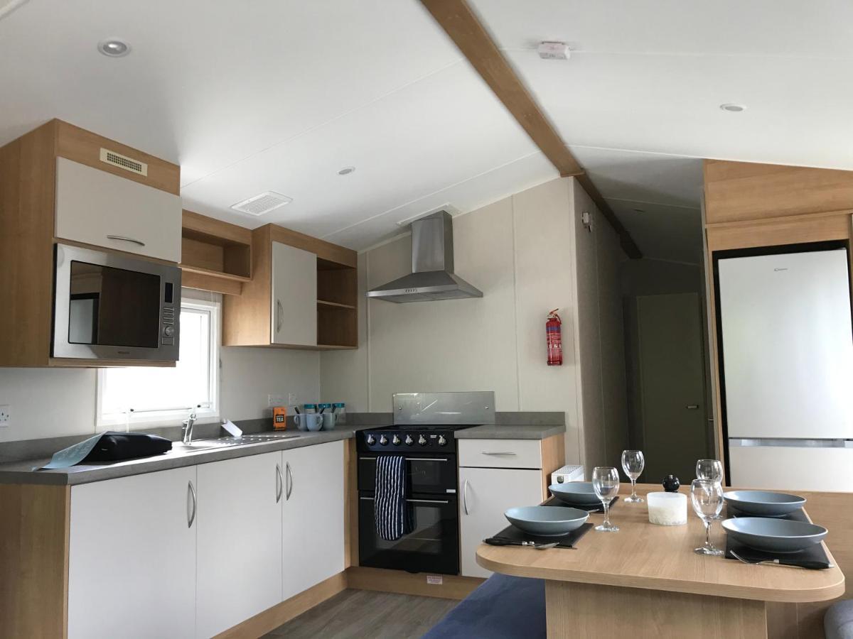 Exclusive 3 Bedroom Caravan, Sleeps 8 People At Parkdean Newquay Holiday Park, Cornwall, Uk エクステリア 写真