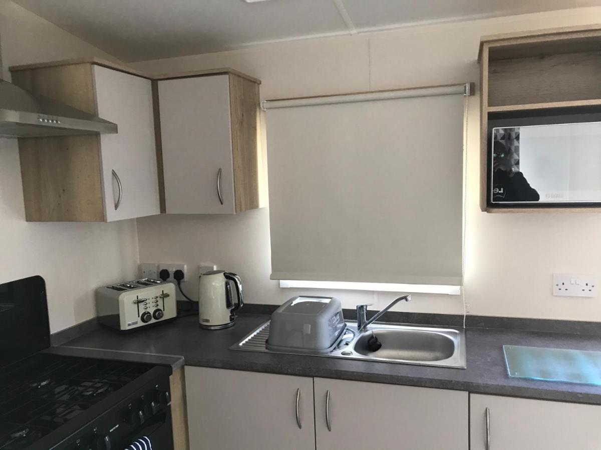 Exclusive 3 Bedroom Caravan, Sleeps 8 People At Parkdean Newquay Holiday Park, Cornwall, Uk エクステリア 写真