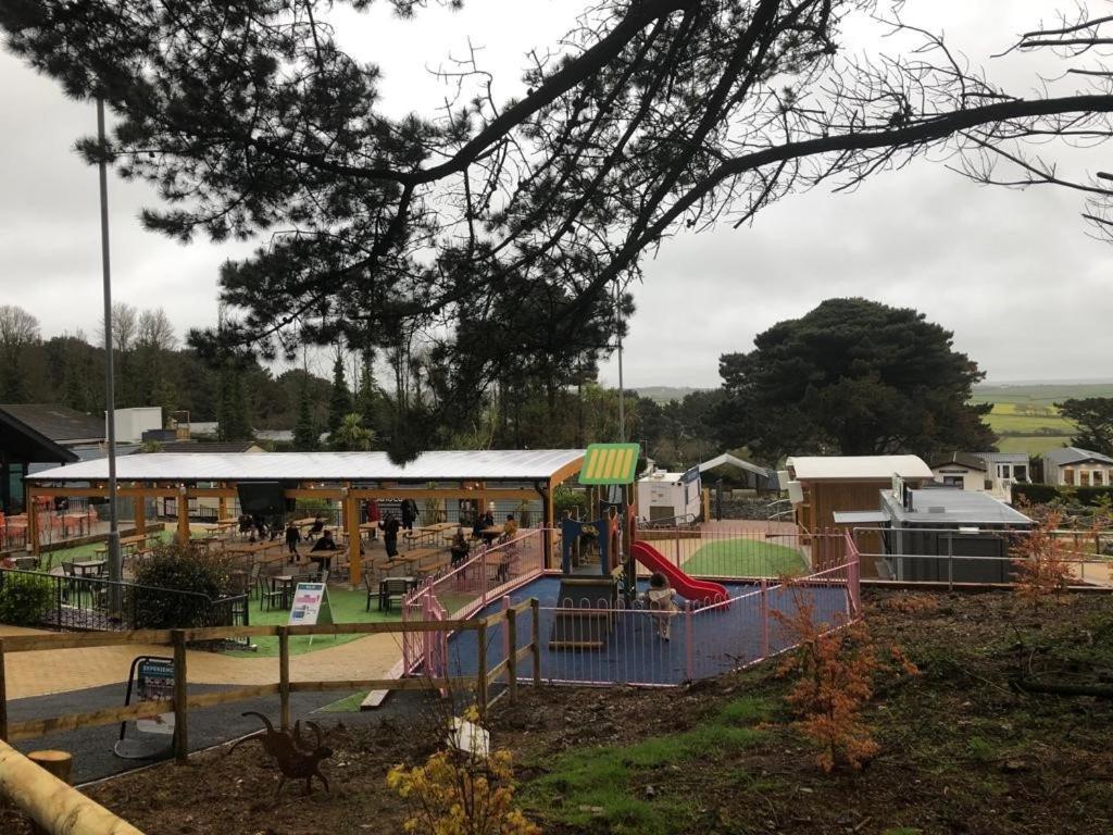 Exclusive 3 Bedroom Caravan, Sleeps 8 People At Parkdean Newquay Holiday Park, Cornwall, Uk エクステリア 写真
