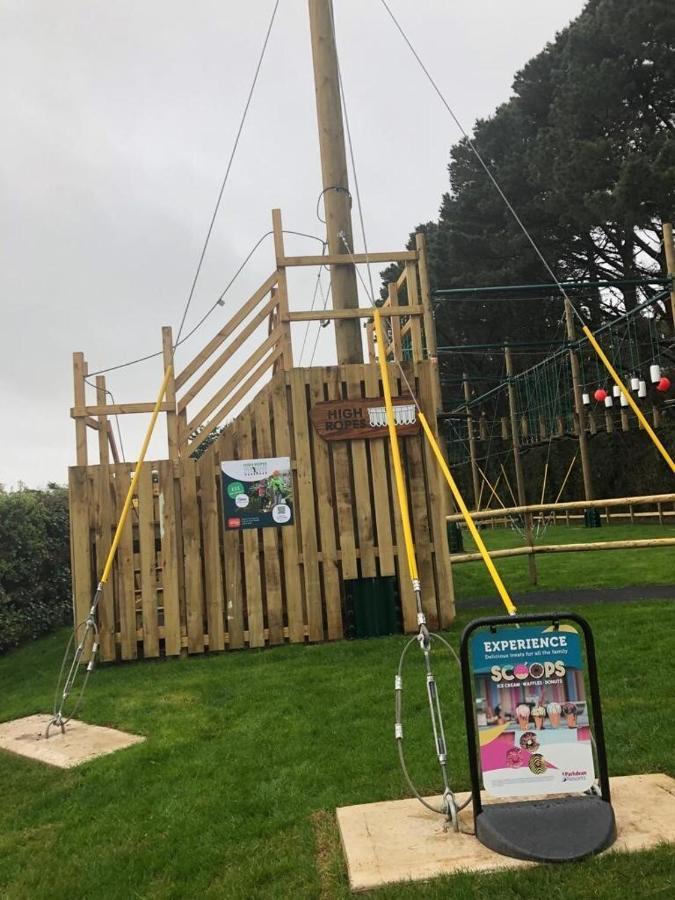 Exclusive 3 Bedroom Caravan, Sleeps 8 People At Parkdean Newquay Holiday Park, Cornwall, Uk エクステリア 写真