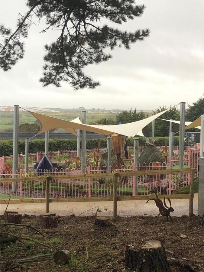 Exclusive 3 Bedroom Caravan, Sleeps 8 People At Parkdean Newquay Holiday Park, Cornwall, Uk エクステリア 写真